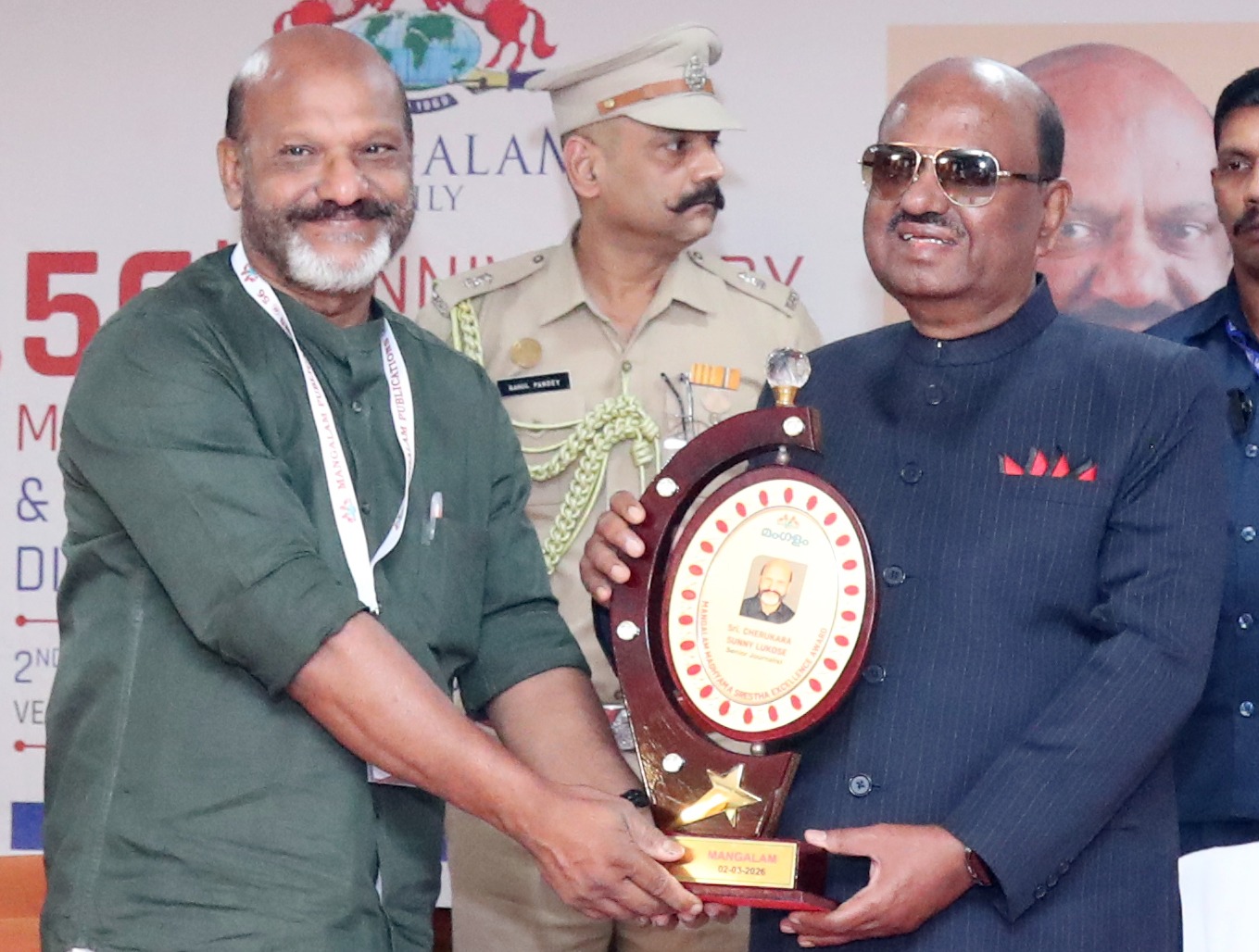 മംഗളം മാധ്യമ ശ്രേഷ്ഠ എക്സലൻഡ് അവാർഡ് ചെറുകര സണ്ണി ലൂക്കോസ് ഏറ്റുവാങ്ങി. മാധ്യമങ്ങൾ സത്യം പറയണം: ബംഗാൾ ഗവർണർ             